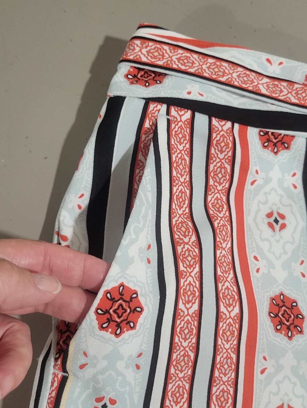 Ann Taylor LOFT Costa 4" Tie Waist Fluid Shorts Size 10  High-Rise Blue Red - Picture 8 of 16